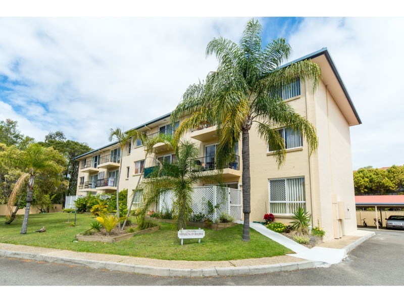 35/13 Brown Street, Labrador QLD 4215