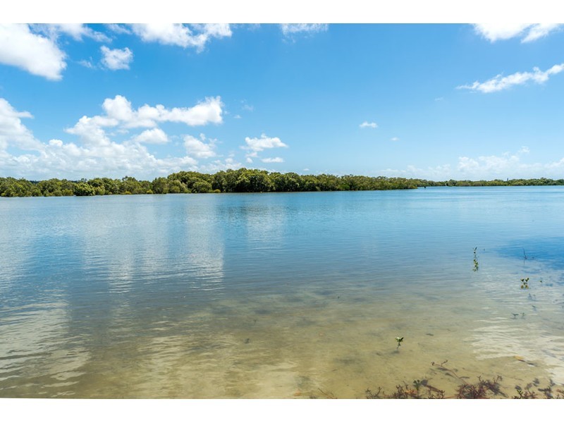 19 Nalkari Street, Coombabah QLD 4216