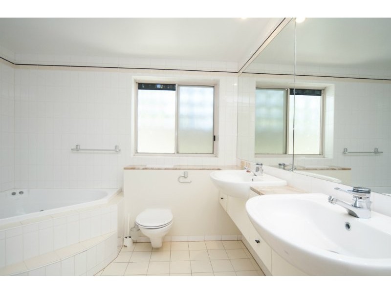 20/76 Chichester Drive, Arundel QLD 4214