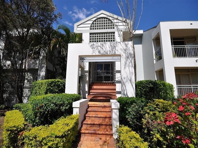 20/76 Chichester Drive, Arundel QLD 4214