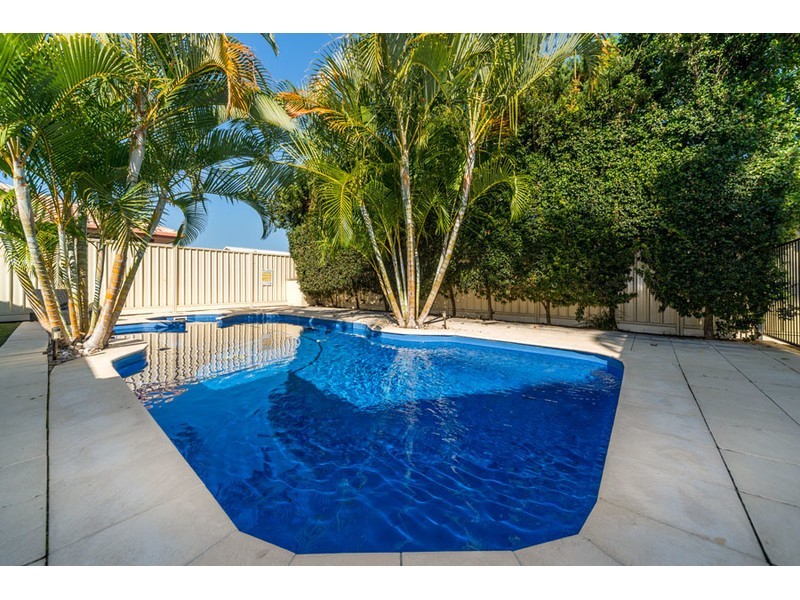 10 Menindee Avenue, Coombabah QLD 4216