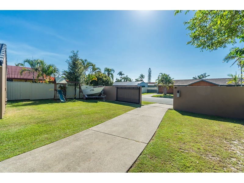 10 Menindee Avenue, Coombabah QLD 4216