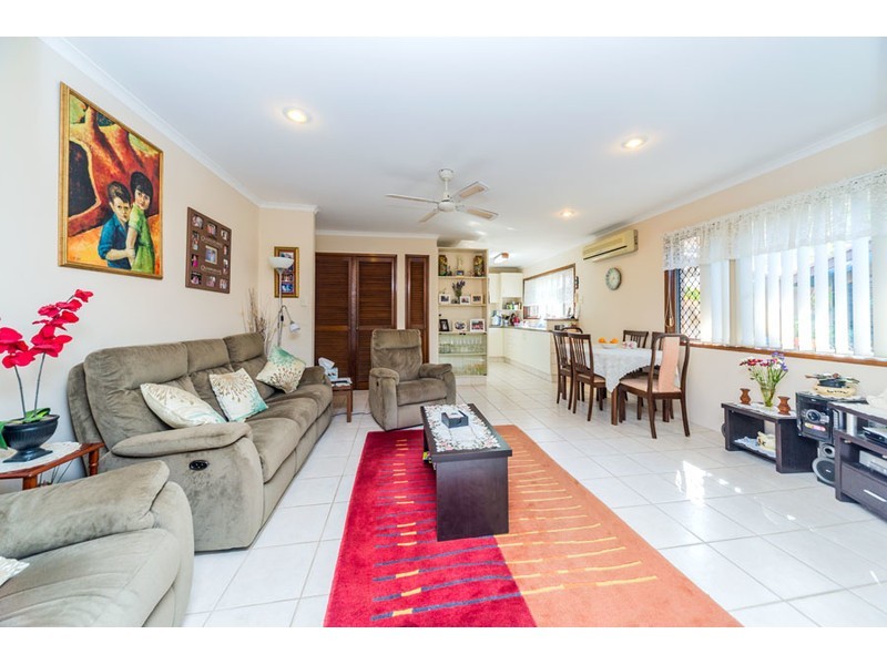 2/9 Drake Avenue, Paradise Point QLD 4216