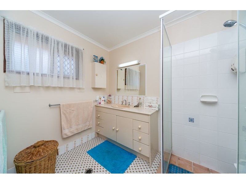 2/9 Drake Avenue, Paradise Point QLD 4216