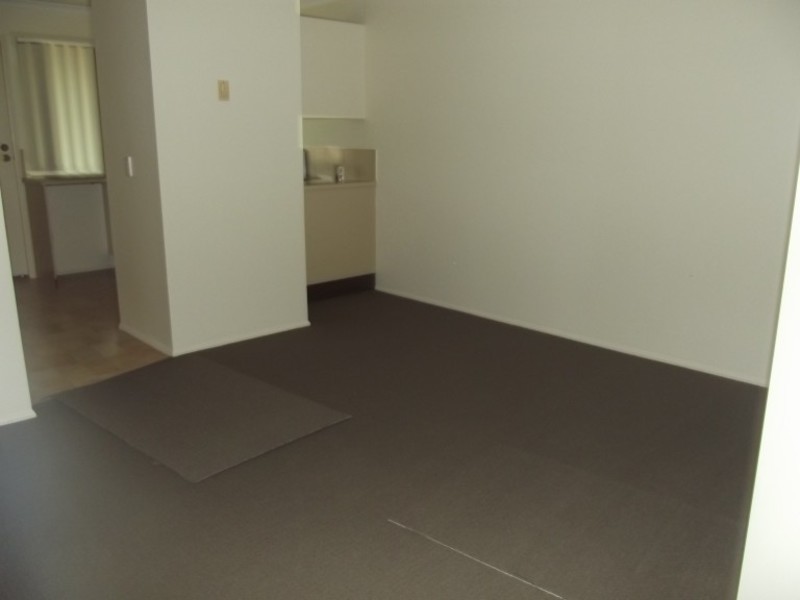 2/8 Galaxy Court, Labrador QLD 4215