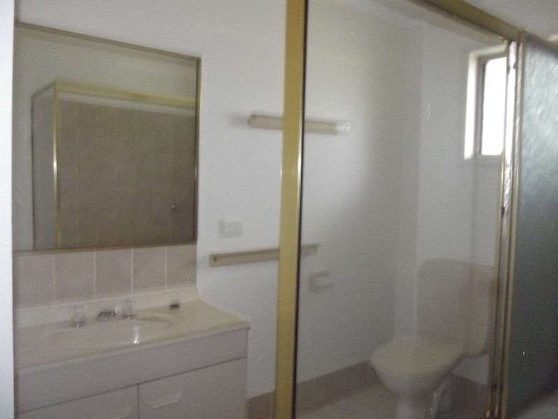 2/8 Galaxy Court, Labrador QLD 4215