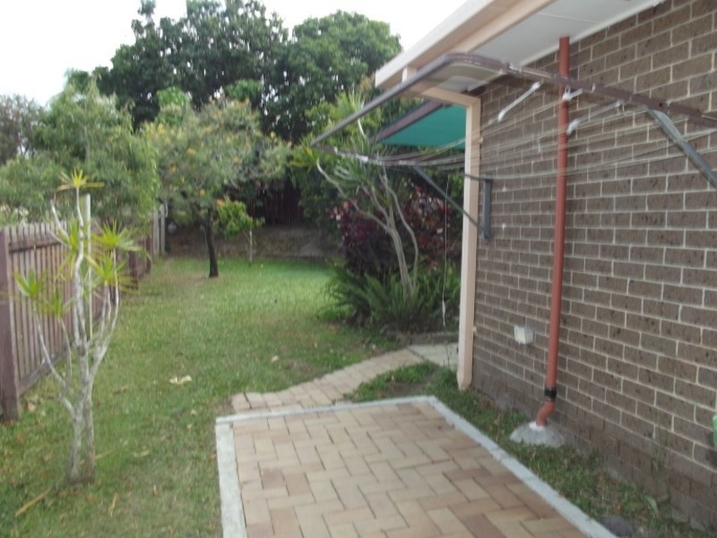 2/8 Galaxy Court, Labrador QLD 4215