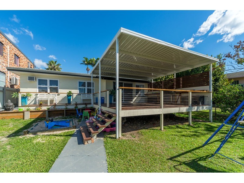 33 Ashbourne Terrace, Biggera Waters QLD 4216