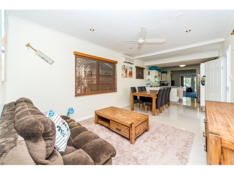 33 Ashbourne Terrace, Biggera Waters QLD 4216