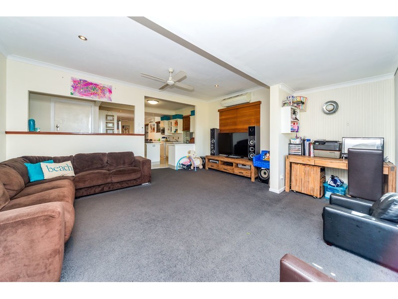 33 Ashbourne Terrace, Biggera Waters QLD 4216