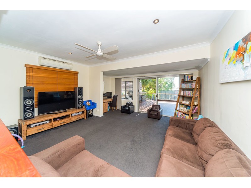 33 Ashbourne Terrace, Biggera Waters QLD 4216