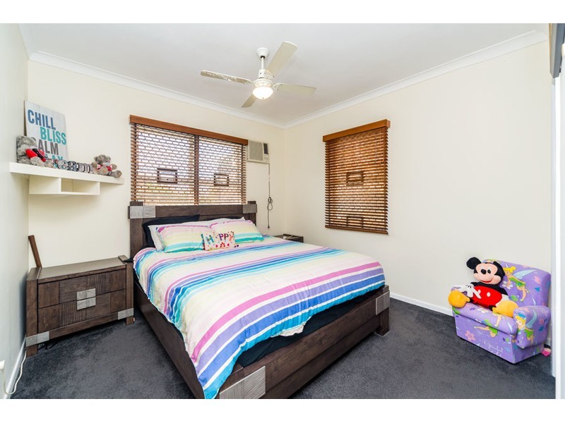 33 Ashbourne Terrace, Biggera Waters QLD 4216