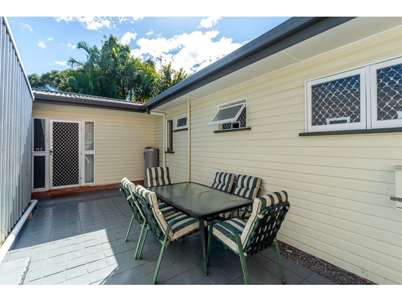 33 Ashbourne Terrace, Biggera Waters QLD 4216