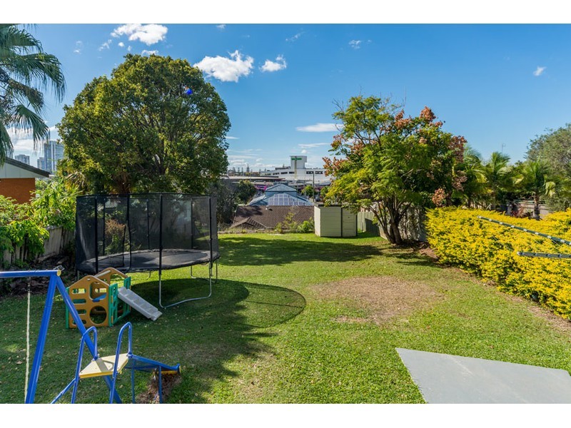33 Ashbourne Terrace, Biggera Waters QLD 4216