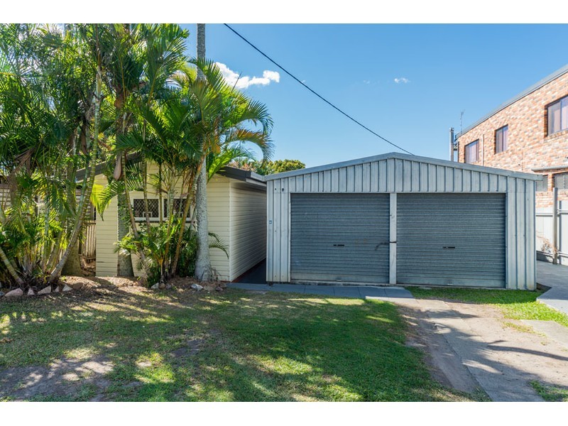 33 Ashbourne Terrace, Biggera Waters QLD 4216