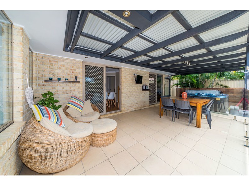 17 Spikes Court, Arundel QLD 4214