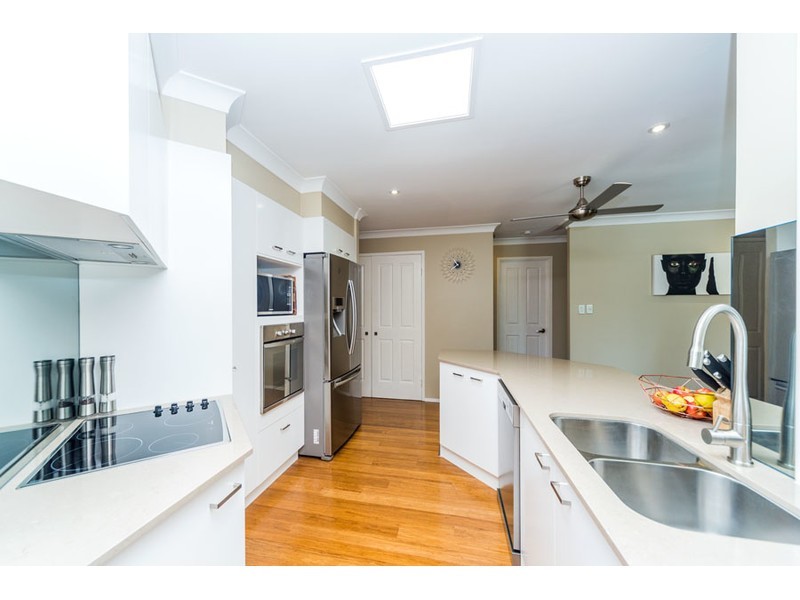 17 Spikes Court, Arundel QLD 4214