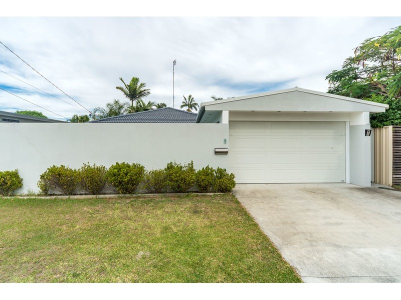 6 Plover Avenue, Paradise Point QLD 4216