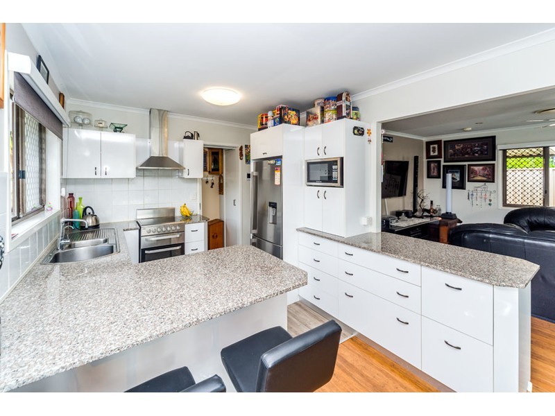 6 Plover Avenue, Paradise Point QLD 4216