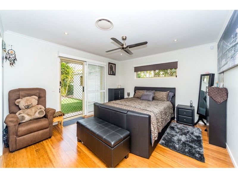 6 Plover Avenue, Paradise Point QLD 4216