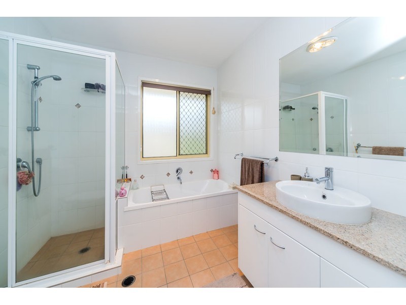 6 Plover Avenue, Paradise Point QLD 4216