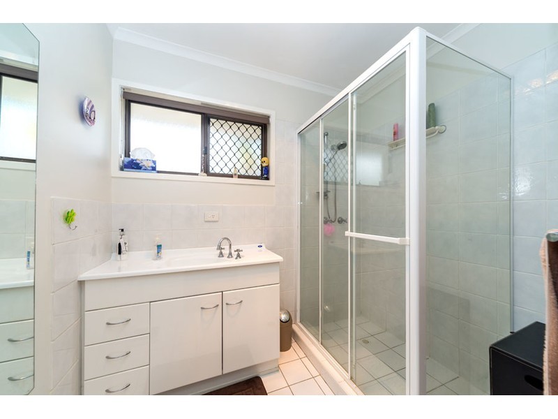 6 Plover Avenue, Paradise Point QLD 4216