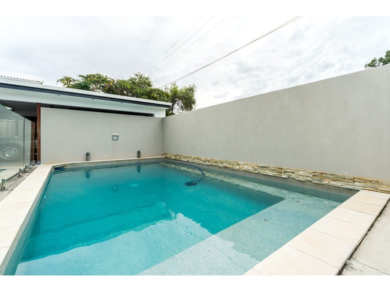 6 Plover Avenue, Paradise Point QLD 4216