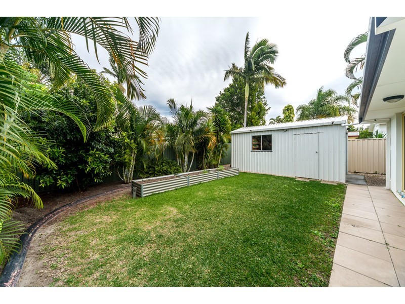 6 Plover Avenue, Paradise Point QLD 4216