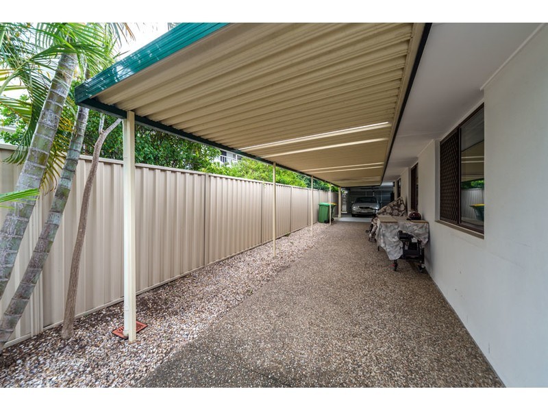 6 Plover Avenue, Paradise Point QLD 4216