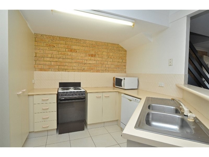 3/77 Olsen Avenue, Labrador QLD 4215