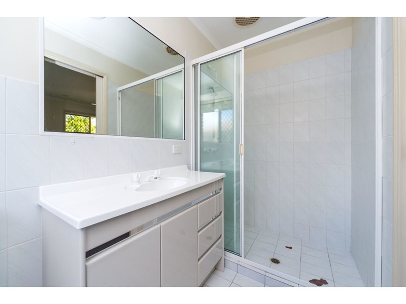 254 Mildura Drive, Helensvale QLD 4212