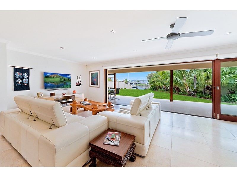 10 Namatjira Street, Paradise Point QLD 4216