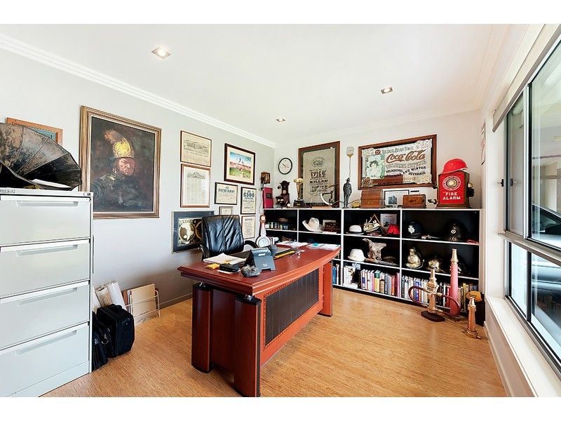 10 Namatjira Street, Paradise Point QLD 4216