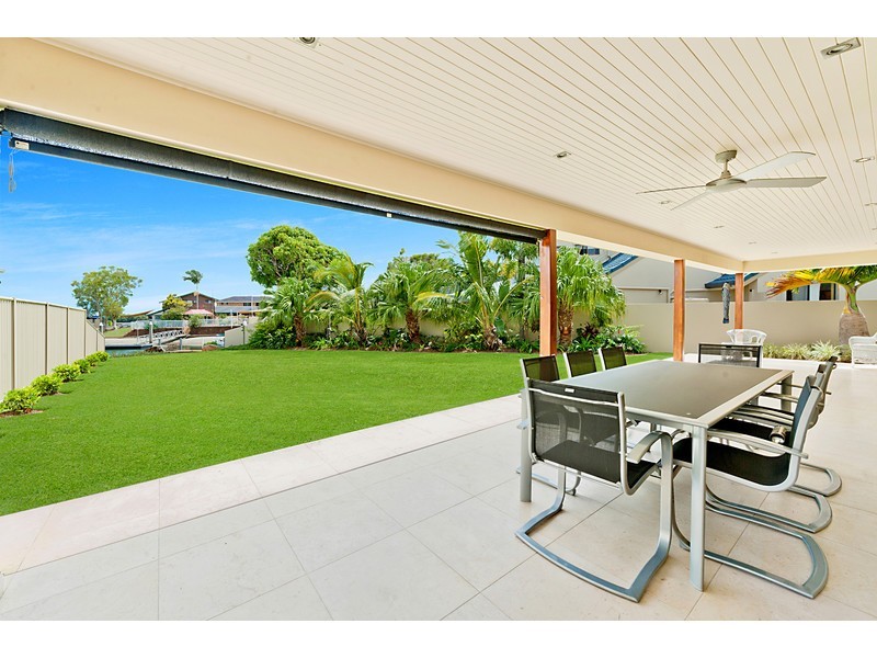 10 Namatjira Street, Paradise Point QLD 4216