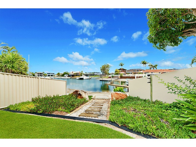 10 Namatjira Street, Paradise Point QLD 4216