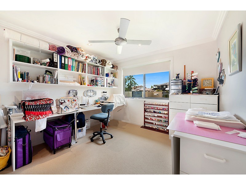 10 Namatjira Street, Paradise Point QLD 4216