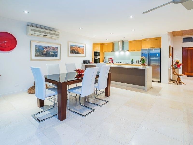 10 Namatjira Street, Paradise Point QLD 4216