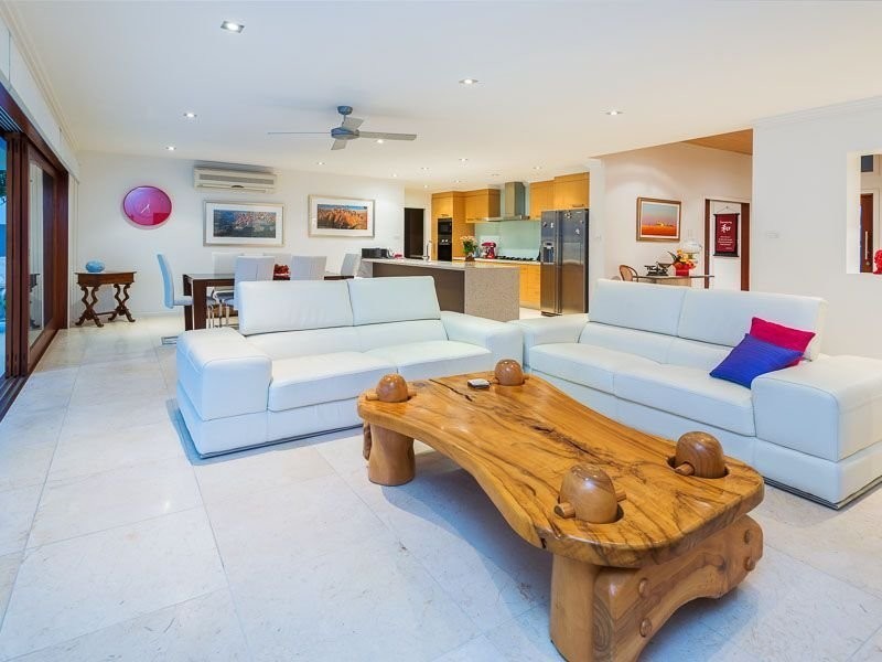 10 Namatjira Street, Paradise Point QLD 4216