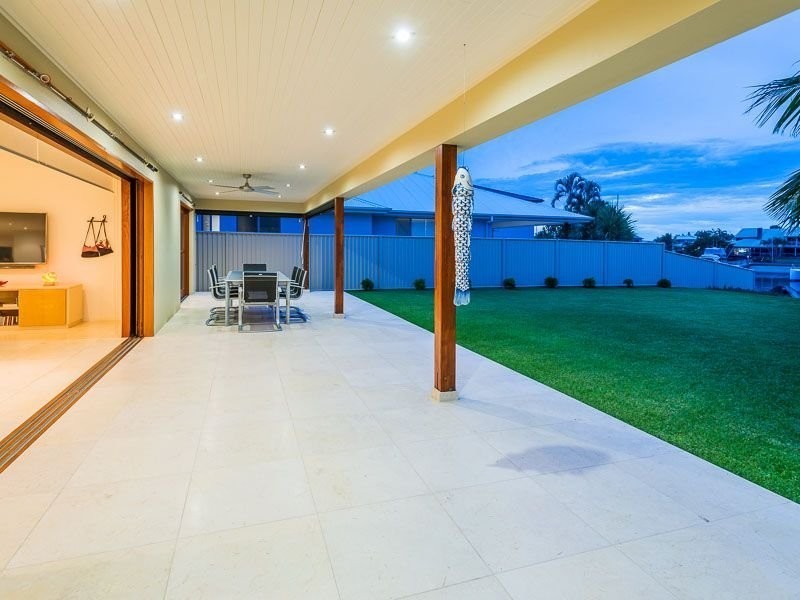 10 Namatjira Street, Paradise Point QLD 4216