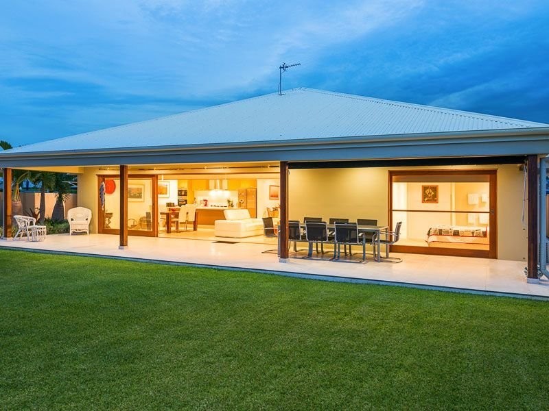 10 Namatjira Street, Paradise Point QLD 4216