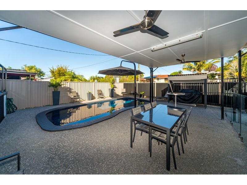 17 Goss Avenue, Labrador QLD 4215