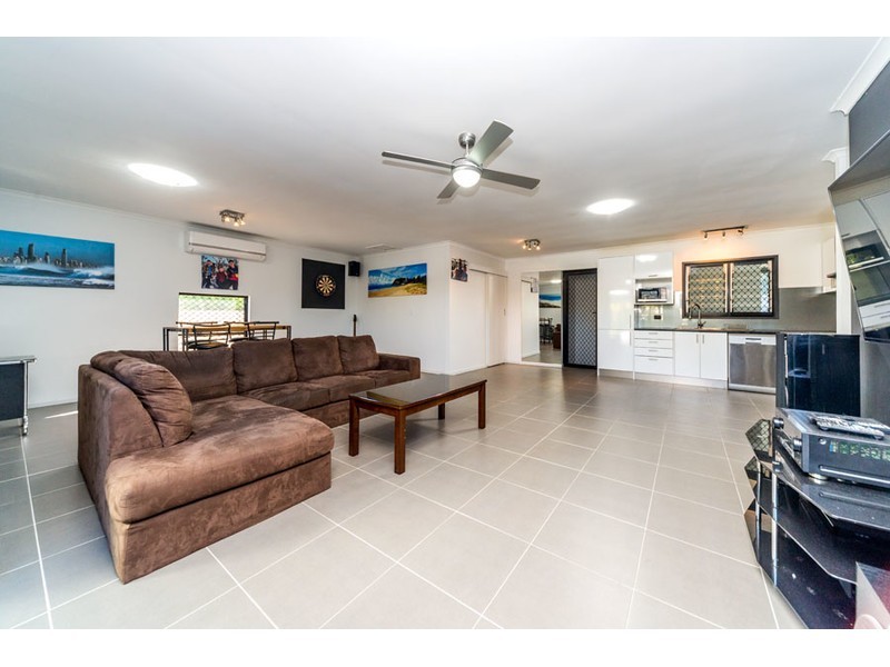 17 Goss Avenue, Labrador QLD 4215