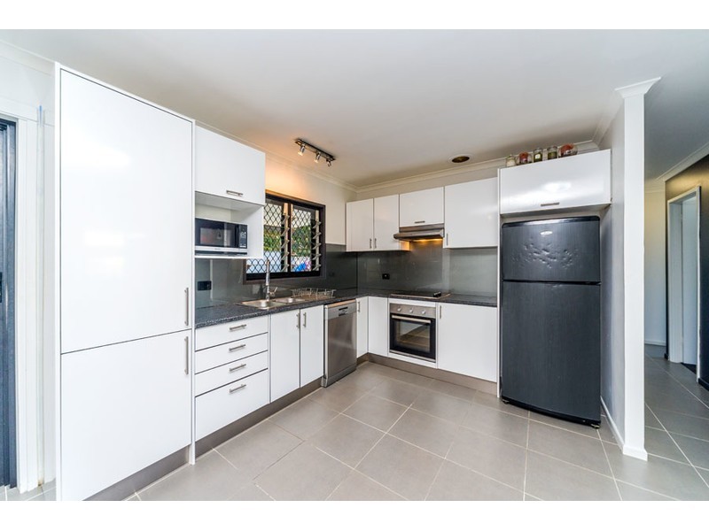 17 Goss Avenue, Labrador QLD 4215