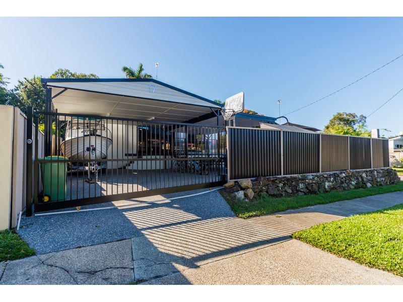 17 Goss Avenue, Labrador QLD 4215