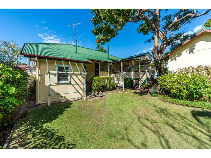 44 Brooke Avenue, Southport QLD 4215