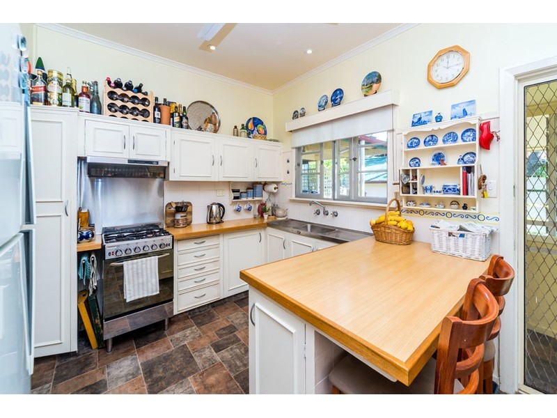 44 Brooke Avenue, Southport QLD 4215