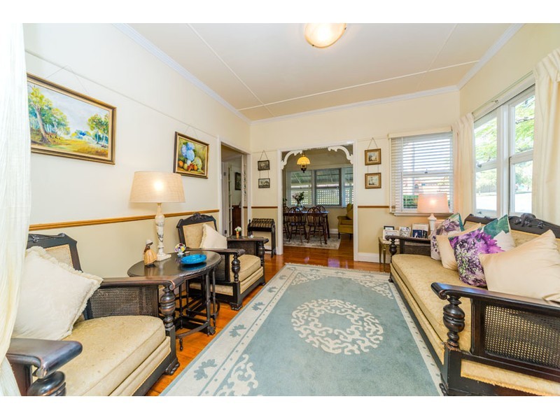 44 Brooke Avenue, Southport QLD 4215