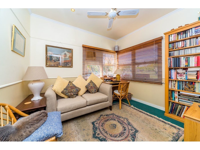 44 Brooke Avenue, Southport QLD 4215