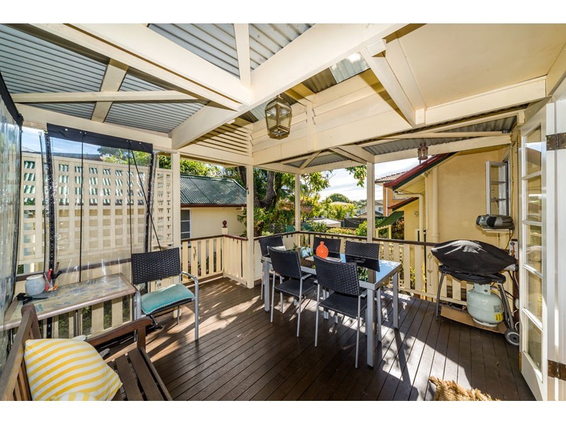 44 Brooke Avenue, Southport QLD 4215