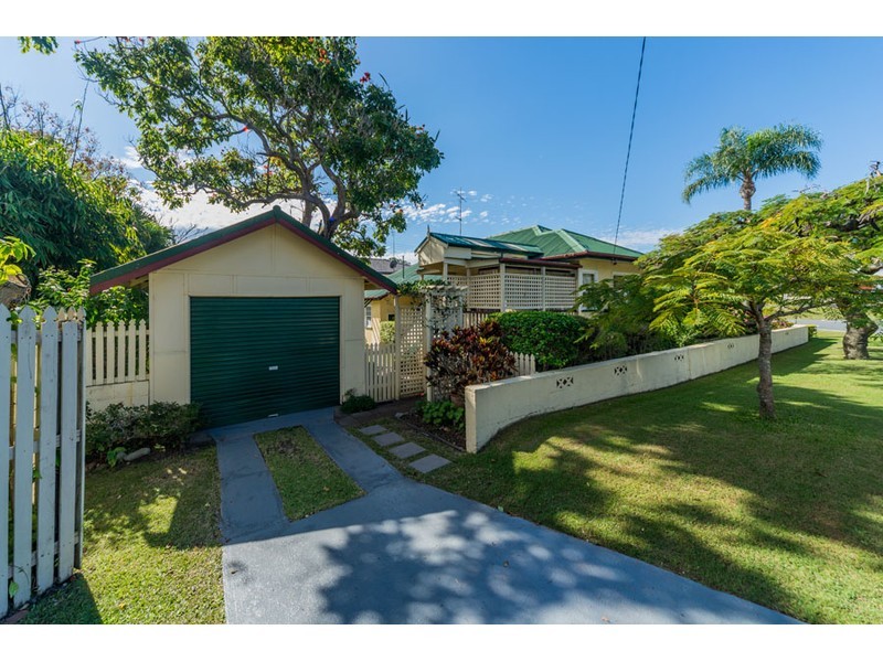 44 Brooke Avenue, Southport QLD 4215